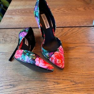 Beautiful Floral Pumps